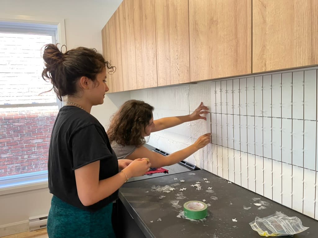 En installant ton dosseret de cuisine